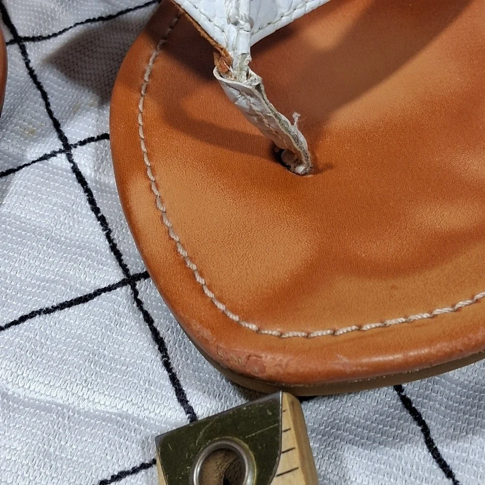 UGG Tuolumne White Snake Embossed Leather Thong Sandals 1111074‎ Womens 9.5